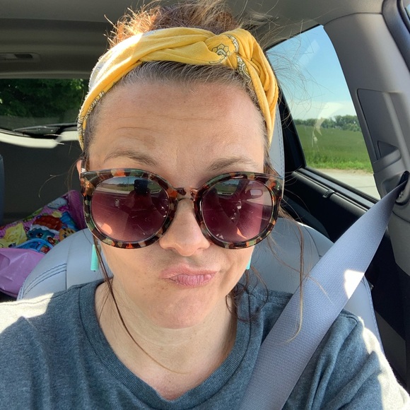 Meet your Posher, April - Picture 2 of 2